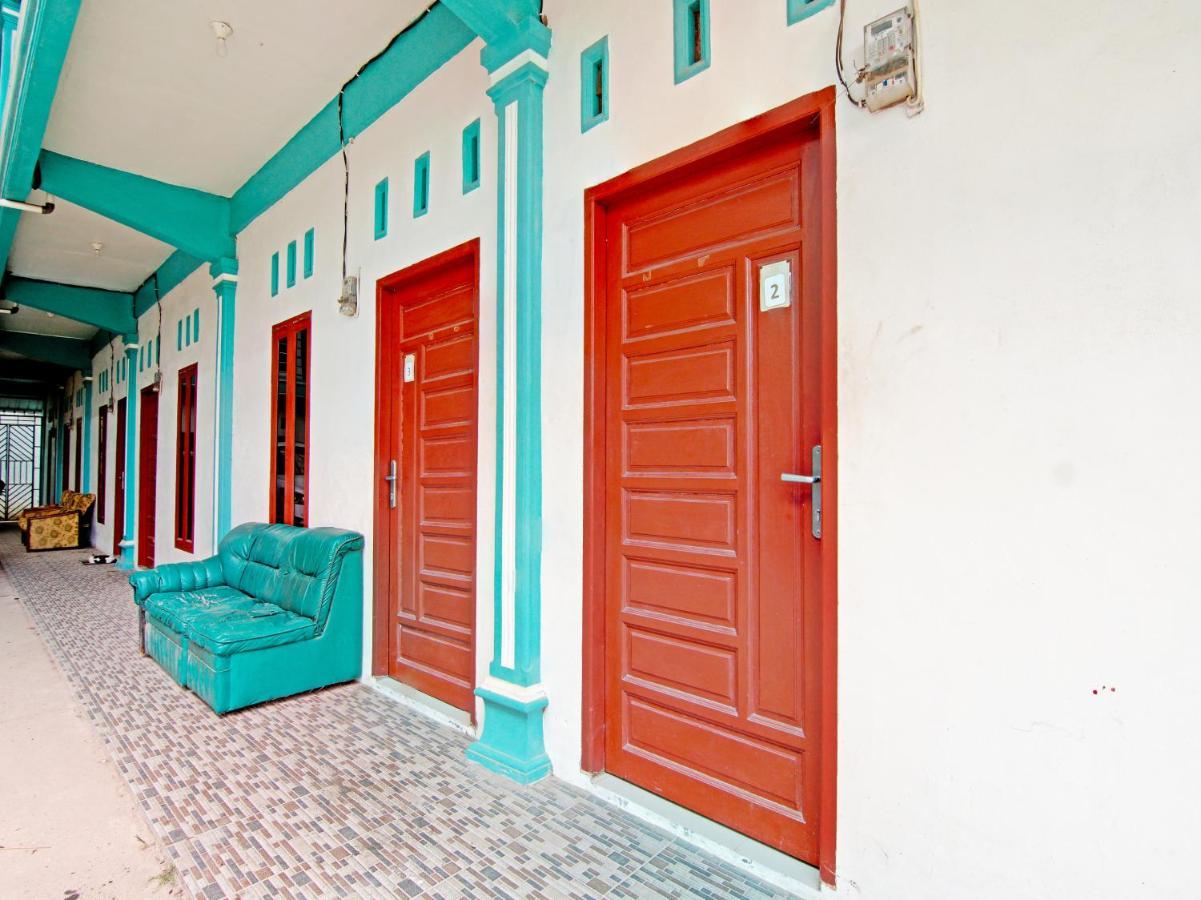 Oyo 90752 Ridho Guest House Syariah Dumai Bagian luar foto